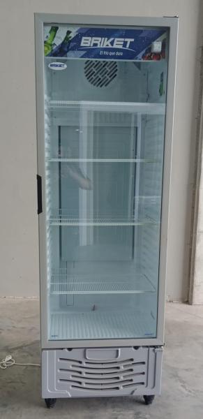 Exhibidora vertical BRIKET Master 5000 501L / USADO