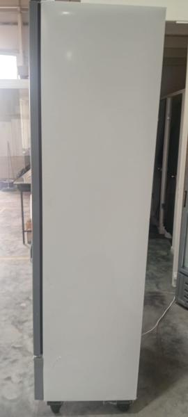 Alternative view of Exhibidora vertical BRIKET Master 5000 501L/ USADO