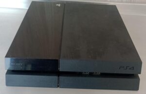 Alternative view of Sony PlayStation 4 / Usado 1