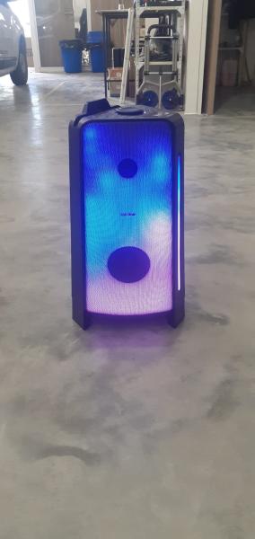 Alternative view of Parlante Portátil Noblex Mnt2x 2400w Led / Usado