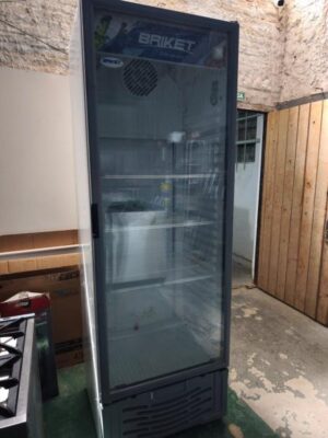 Alternative view of Exhibidora vertical BRIKET Master 5000 501L/ Usado