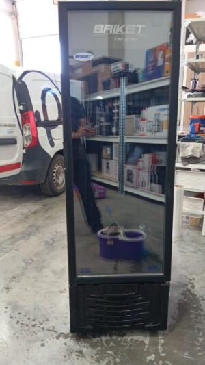 Exhibidora Vertical BRIKET Master 3030 293 litros / Usado