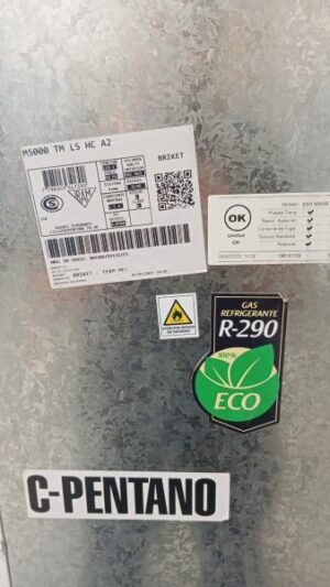 Alternative view of Exhibidora vertical BRIKET Master 5000 501L / Usado