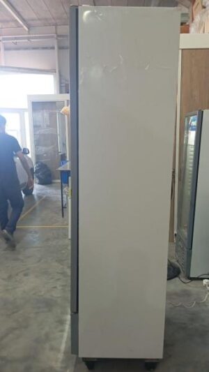 Alternative view of Exhibidora vertical BRIKET Master 5000 501L / Usado