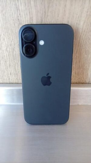Alternative view of Celular iPhone 16 128 GB 5G Negro Bateria 100% / Usado