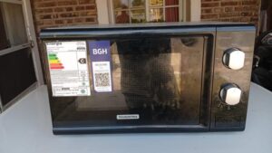 Microondas BGH Tramontina Glass Cook 20L color Silver/Negro / Seminuevo