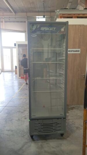 Exhibidora vertical BRIKET Master 5000 501L / Usado