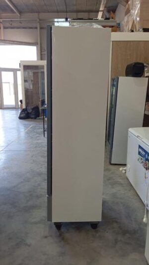 Alternative view of Exhibidora vertical BRIKET Master 4300 417L / Usada