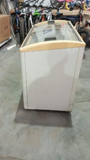 Alternative view of Freezer horizontal Briket FR3300 TVI 335 L tapa de vidrio curva / Usado seleccionado
