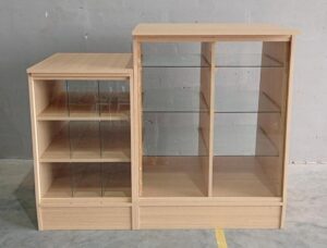 Vitrina Mostrador CUBO 140 cm Con Bajada y Caramelera / Usado seleccionado