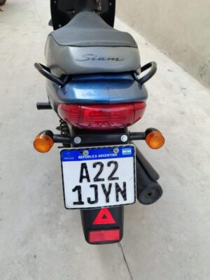 Alternative view of Motocicleta SIAM Qu Base 110 color Azul con casco 3330 Km / Usado