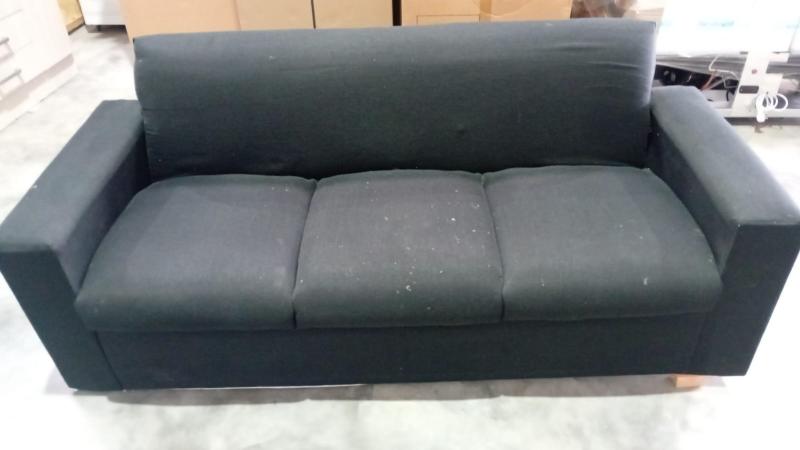 Sofá 3 Cuerpos Camastro Respaldar Chenille Negro / Usado