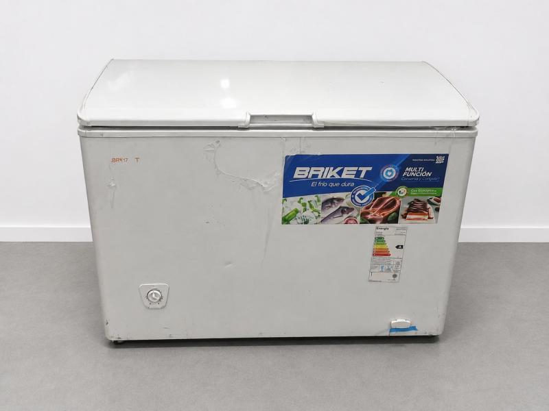 Freezer horizontal BRIKET FR3300 295 L / Usado seleccionado